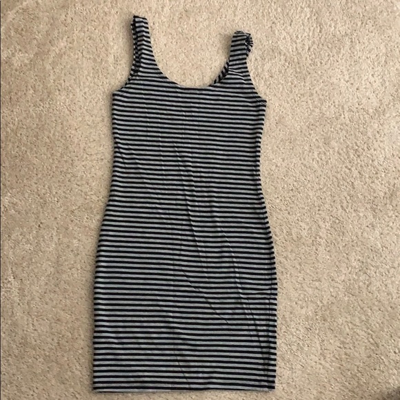 Divided black and gray fitted dress. By H&M. - Picture 4 of 4